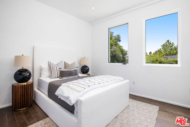 1642 Lindacrest Drive, Beverly Hills CA: https://media.crmls.org/mediaz/237bc9db-8d0b-44c8-a25c-5c1b5701c5f0.jpg