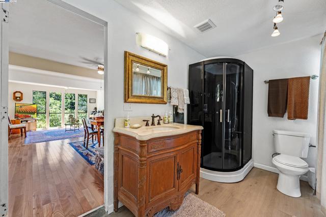 1923 Green Valley Rd, Alamo CA: https://media.crmls.org/mediaz/237caa9d-aa98-46d3-88f6-458f672dc5cb.jpg