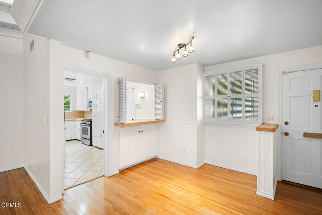 Detail Gallery Image 8 of 32 For 17149 Bullock St, Los Angeles,  CA 91316 - 3 Beds | 2 Baths