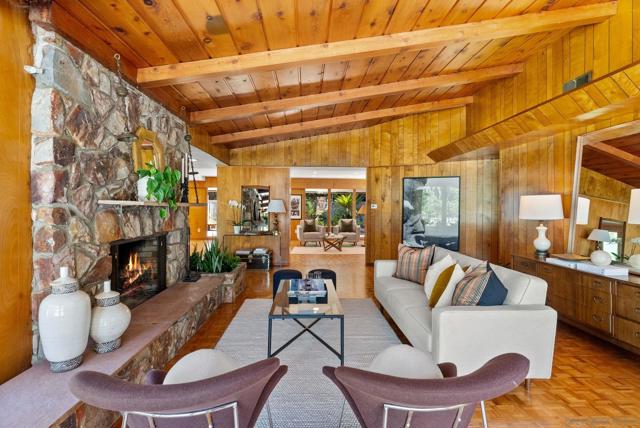 4936 Alzeda Drive, La Mesa CA: https://media.crmls.org/mediaz/237e60c1-1f69-4f41-b295-318e7c904cdf.jpg