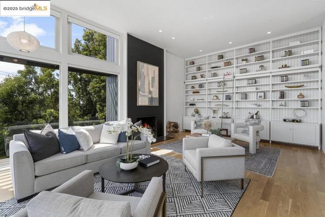 8715 Don Carol Drive, El Cerrito CA: https://media.crmls.org/mediaz/237e6497-36bf-4e5d-a1dc-432d012f4f09.jpg