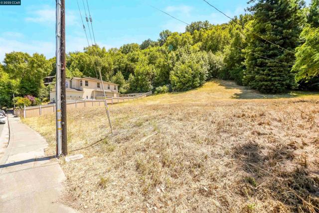 3300 Pinole Valley Rd, Pinole CA: https://media.crmls.org/mediaz/237ef6e6-541b-49b9-b36b-e0d4841f4d62.jpg