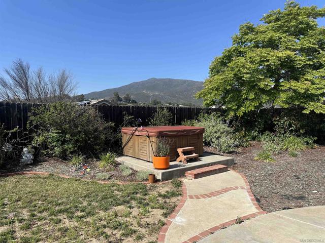2884 Sage View Dr, Alpine CA: https://media.crmls.org/mediaz/237f81f7-a113-4e4b-800a-71829bbd8c50.jpg