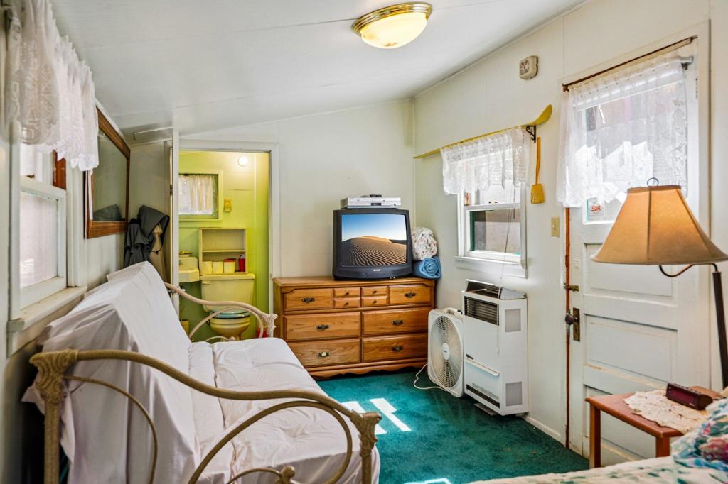 https://media.crmls.org/mediaz/237faa9f-64c0-4385-a5c2-04e6316a145d.jpg?preset=X-Large