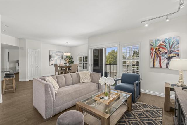 8595 Via Mallorca, La Jolla CA: https://media.crmls.org/mediaz/23803118-6ef0-4003-8c5d-b0da3d0186e8.jpg