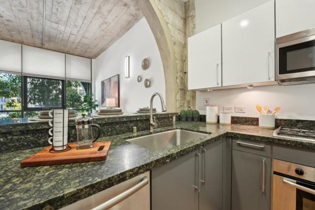 1 S Park Street, San Francisco CA: https://media.crmls.org/mediaz/23810168-e5f0-4dab-ab3d-8a6d16efc7bc.jpg