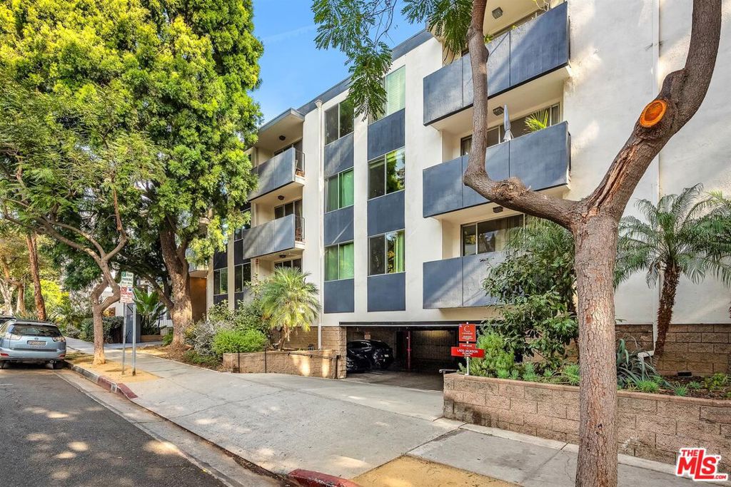 1010 N Kings Road #218