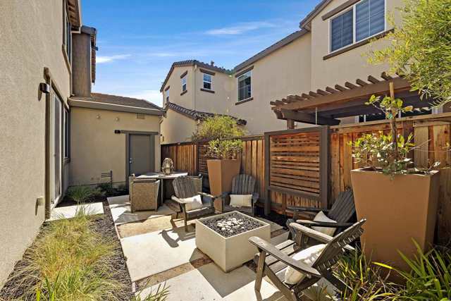 Image 35 of 38 For 883 Barney Com