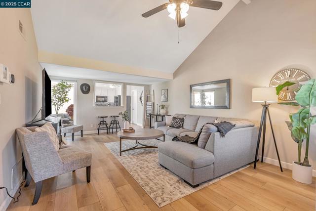 4 Mt Wilson Way, Clayton CA: https://media.crmls.org/mediaz/23819bda-6afa-4825-955e-3e7299713e8a.jpg