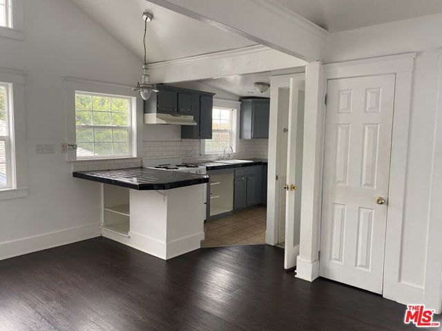 6640 Leland Way, Los Angeles CA: https://media.crmls.org/mediaz/2381e098-a844-4061-bef5-de497b9db428.jpg