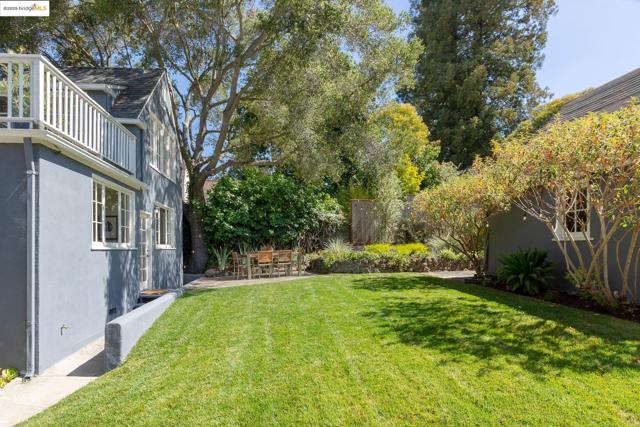 1145 Mandana Blvd, Oakland CA: https://media.crmls.org/mediaz/2381f16e-f6df-4b31-9548-562ac66c9385.jpg