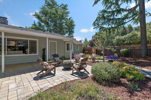 1480 Oakhurst Avenue, Los Altos CA: https://media.crmls.org/mediaz/238285ee-3bef-406e-ab04-a473d8a22ff4.jpg