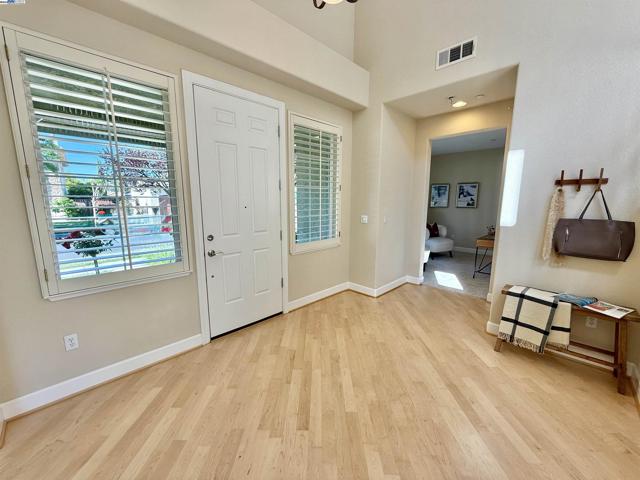 752 Barleta Ln, Livermore CA: https://media.crmls.org/mediaz/23829239-600a-4a16-925e-20acfe1b681e.jpg