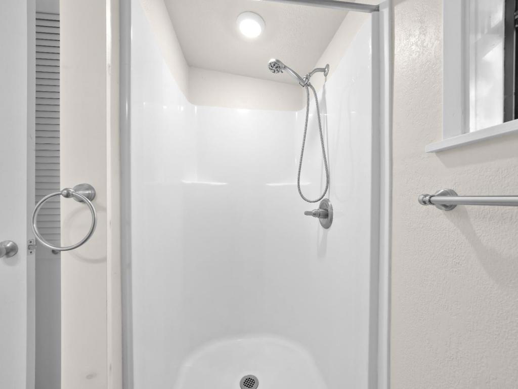 https://media.crmls.org/mediaz/238309a0-df69-463c-8aec-96208b1e104d.jpg?preset=X-Large
