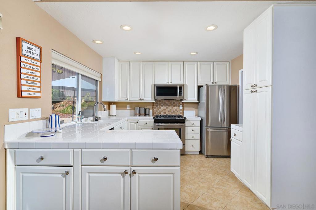 MLS #250043043SD image #14