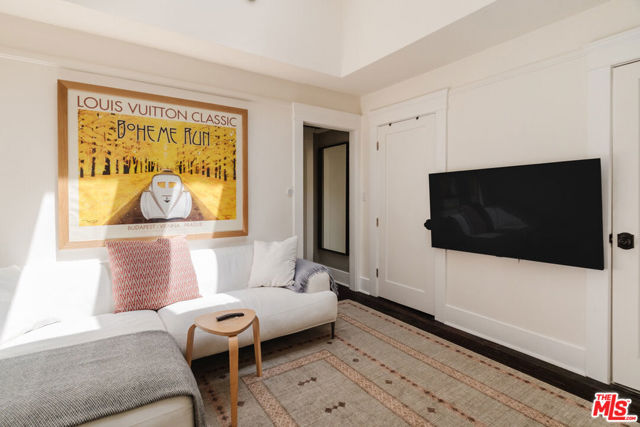 224 San Juan Avenue, Venice CA: https://media.crmls.org/mediaz/2385651c-5cb1-440e-a85f-26ea24057196.jpg