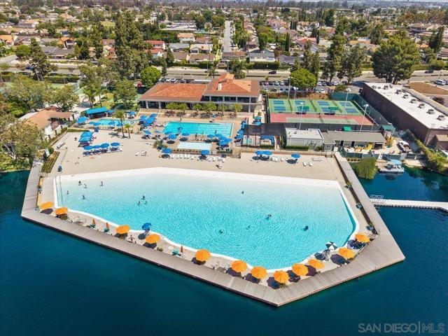 22682 S Canada Ct, Lake Forest CA: https://media.crmls.org/mediaz/23858433-1f60-4877-9bad-6d3777e7c0cd.jpg