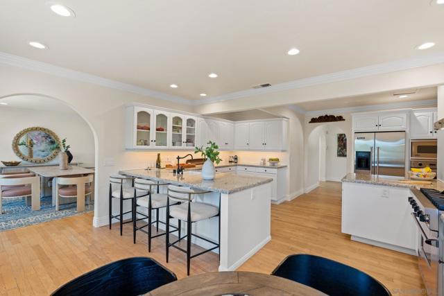 6347 Las Colinas, Rancho Santa Fe CA: https://media.crmls.org/mediaz/23858bd1-95f8-47f0-b351-28a9a7cee58a.jpg