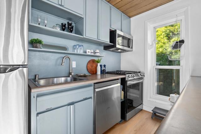 360 36th Avenue, Santa Cruz CA: https://media.crmls.org/mediaz/2385ac53-6723-4013-92fc-342af0cbfc2b.jpg