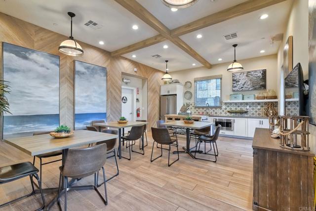 2211 Solara Lane, Vista CA: https://media.crmls.org/mediaz/2385d43b-30b4-4c4e-a576-da9c595cc26a.jpg