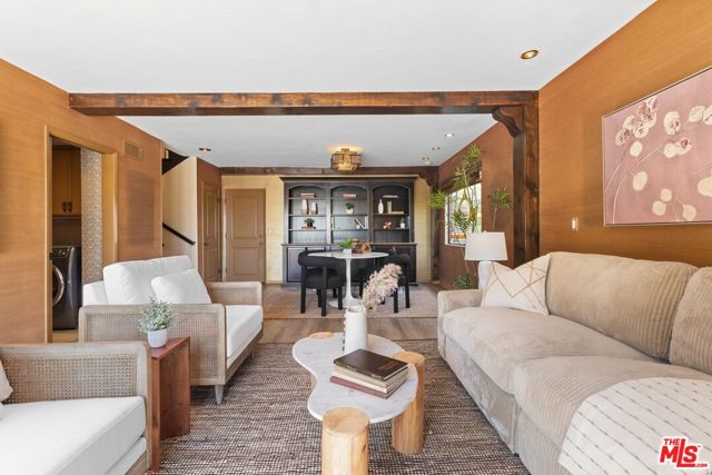 4040 Coldstream Terrace, Tarzana CA: https://media.crmls.org/mediaz/2386fdaa-8e53-44d2-b6df-520b6aea9e82.jpg