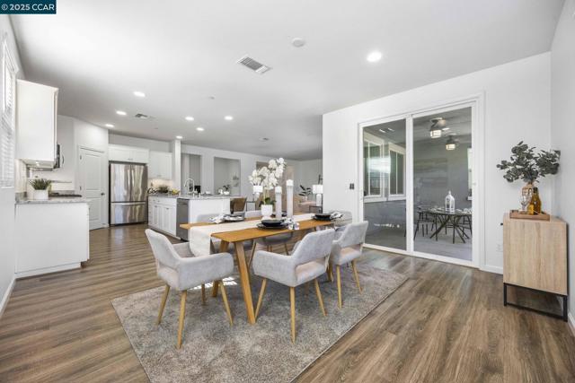 951 Dainty Avenue, Brentwood CA: https://media.crmls.org/mediaz/2387806a-72d3-41a2-b0a3-63d012fa6b74.jpg