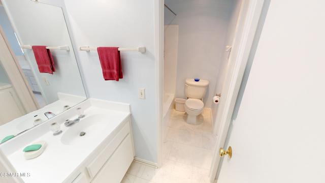 232 Gazania Court, Thousand Oaks CA: https://media.crmls.org/mediaz/23879a8f-5ad7-484c-ad07-4b5e1511e61f.jpg