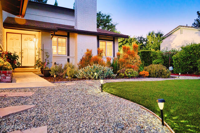 6058 Hedgewall Drive, Westlake Village CA: https://media.crmls.org/mediaz/23897517-8376-4f12-8268-922afdd19f11.jpg