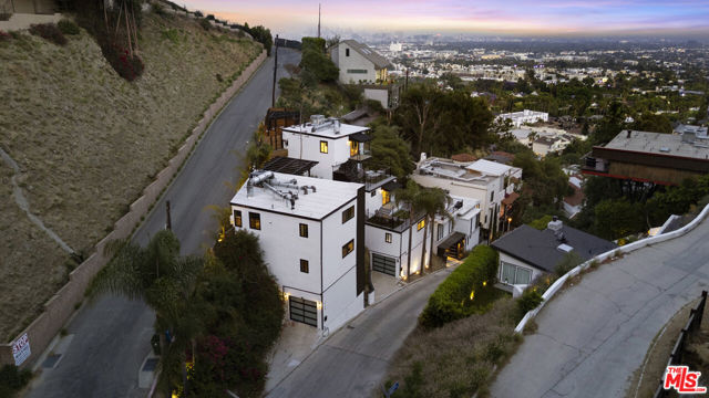1788 N Orange Grove Avenue, Los Angeles CA: https://media.crmls.org/mediaz/23898de0-8012-4352-9c11-67f17e7afb2d.jpg
