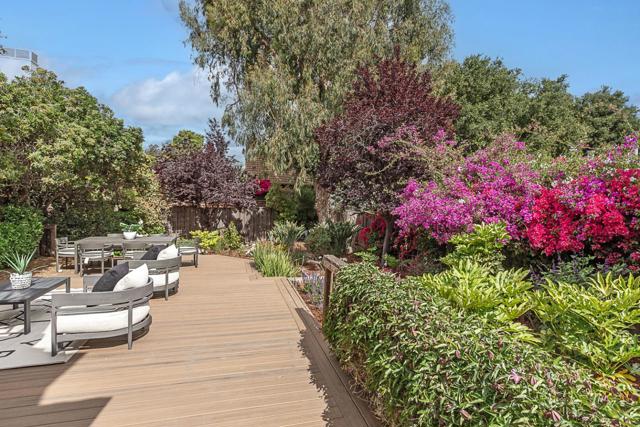 700 Chiquita Avenue, Mountain View CA: https://media.crmls.org/mediaz/238a25a2-99ea-4b31-9b48-bd038511f863.jpg