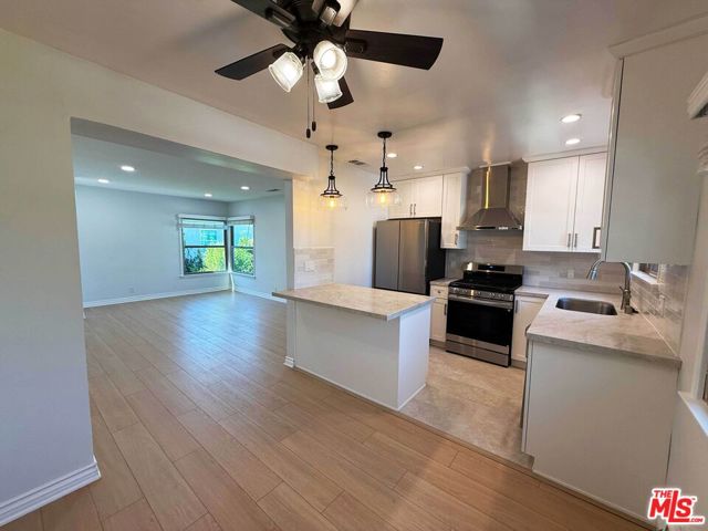 4125 West Toluca Lake Avenue photo 16