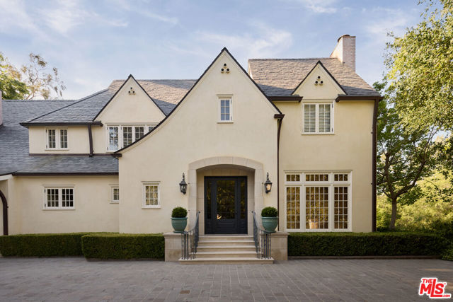 10301 Strathmore Drive, Los Angeles CA: https://media.crmls.org/mediaz/238a8d35-6ed9-42c1-b227-5b7d44c26d29.jpg