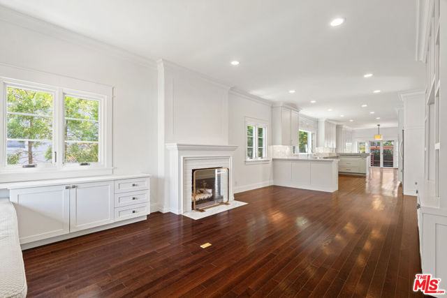 2347 Parnell Avenue, Los Angeles CA: https://media.crmls.org/mediaz/238ad11f-5f7b-4ab4-bd41-f3268695bfa2.jpg
