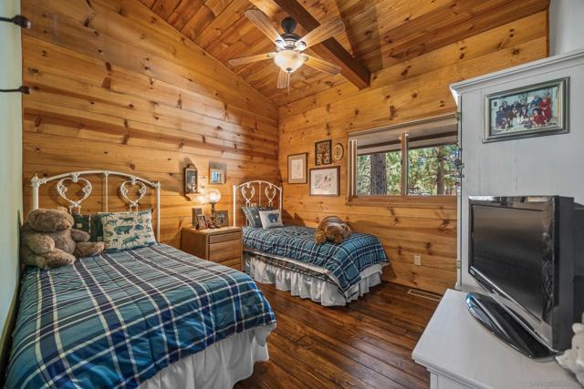 530 CREEKSIDE LN, Big Bear CA: https://media.crmls.org/mediaz/238b1674-1c8f-4453-be48-f3cff77ff877.jpg