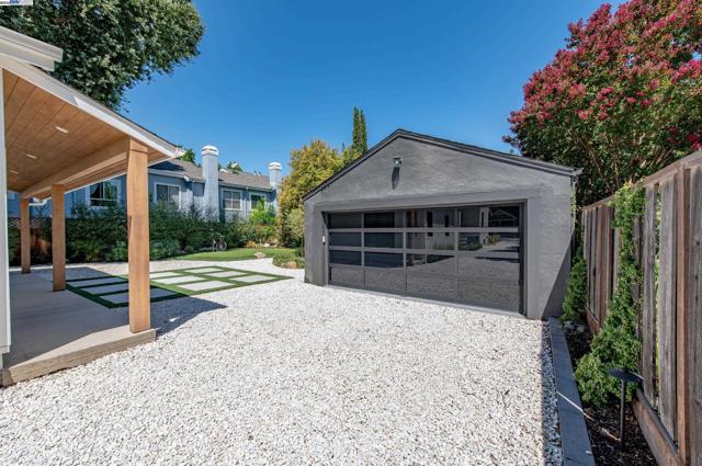 4073 Stanley Blvd, Pleasanton CA: https://media.crmls.org/mediaz/238b2299-d11d-43f4-ae49-b811ada62233.jpg