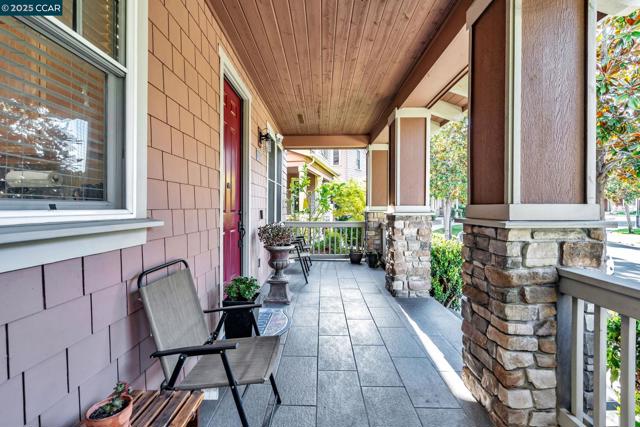 2036 Serra Ln, Hercules CA: https://media.crmls.org/mediaz/238b6432-f477-4182-9519-20c1cd263f35.jpg