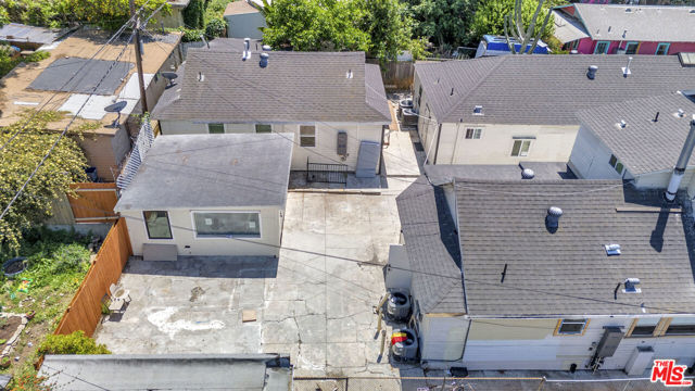 560 N Virgil Avenue, Los Angeles CA: https://media.crmls.org/mediaz/238b6705-f684-41bd-90e5-5d0c674d4fb8.jpg