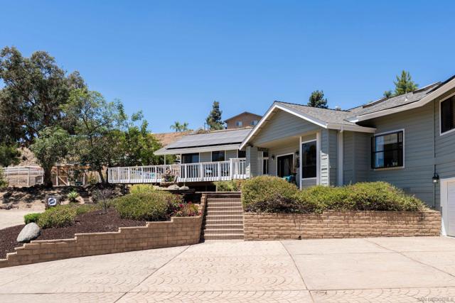 9844 Lorraine Ridge Trail, El Cajon CA: https://media.crmls.org/mediaz/238bc85a-b534-4811-934a-e5e1bdbfdb75.jpg
