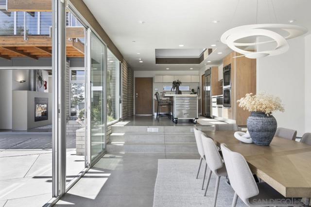 1635 Gascony Rd, Encinitas CA: https://media.crmls.org/mediaz/238c1022-e171-4cd8-b653-61e748607211.jpg