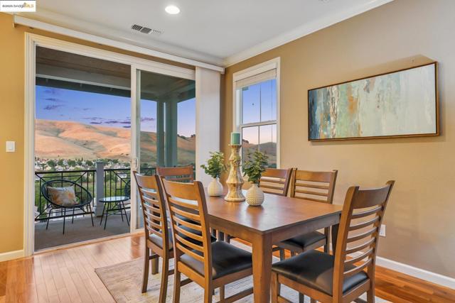 6686 Chalk Hill Ln, Vallejo CA: https://media.crmls.org/mediaz/238c19bb-3211-48f8-8797-be64fd54222f.jpg
