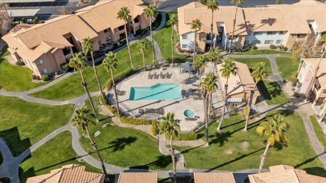 Image 18 of 26 For 78650 Avenue 42  719