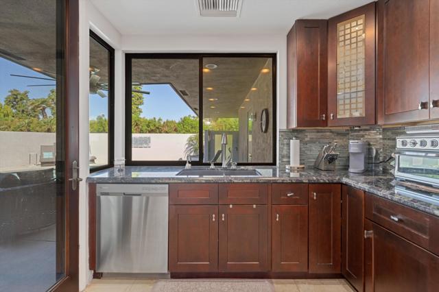 12 Whittier Court, Rancho Mirage CA: https://media.crmls.org/mediaz/238c8f07-0adc-4a7a-b669-828f28199843.jpg