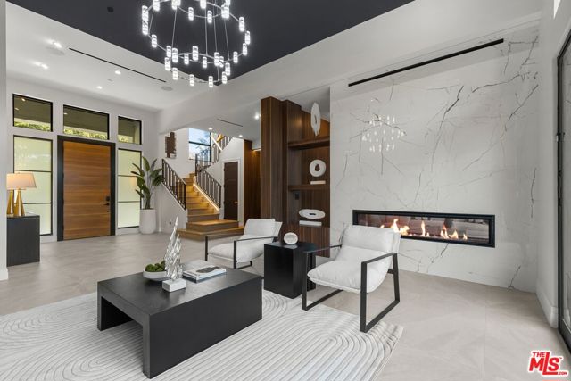 17401 Rancho Street, Encino CA: https://media.crmls.org/mediaz/238cc5ca-5a44-46f1-88a4-f3abe4e43c6c.jpg