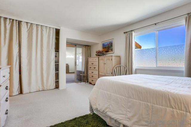 16555 Caminito Vecinos, San Diego CA: https://media.crmls.org/mediaz/238ce6a3-7850-4ab4-8246-7495280f52a2.jpg
