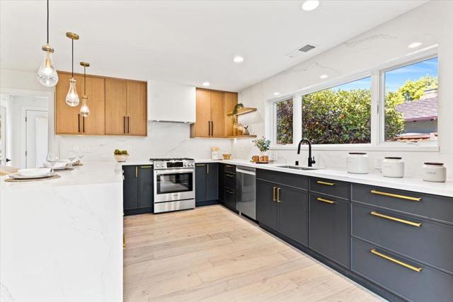 15640 Gardenia Way, Los Gatos CA: https://media.crmls.org/mediaz/238cf061-c261-4513-a269-2ee1459394cd.jpg