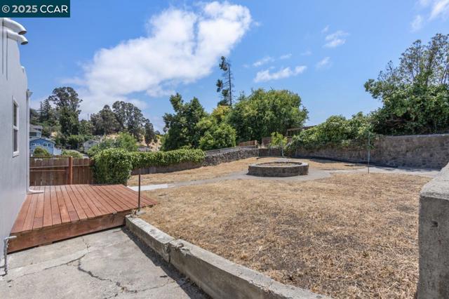 1923 Thompson Ln, El Sobrante CA: https://media.crmls.org/mediaz/238d2e55-6c92-40a7-8885-336fc4729fcb.jpg