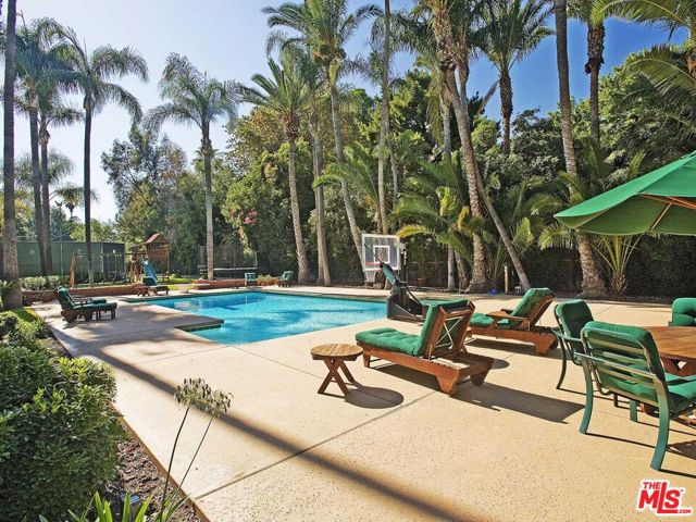 17545 Parthenia Street, Sherwood Forest CA: https://media.crmls.org/mediaz/238d87ea-f8cf-47e6-a3e2-523ab20245be.jpg