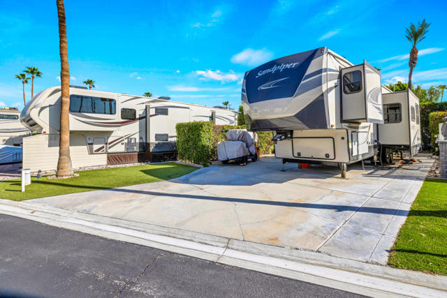 69411 R Ramon Rd #98, Cathedral City CA: https://media.crmls.org/mediaz/238e52e8-30f9-4fbd-b1c5-06669a9ac9c4.jpg