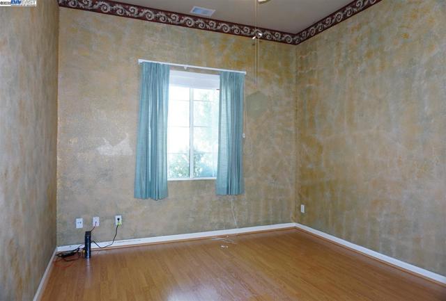 30278 Willowbrook Rd, Hayward CA: https://media.crmls.org/mediaz/238e6fd1-3889-4b33-b2c8-05de43b24b4d.jpg