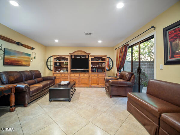 Detail Gallery Image 10 of 26 For 102 San Nicolas Cir, Port Hueneme,  CA 93041 - 3 Beds | 2/1 Baths